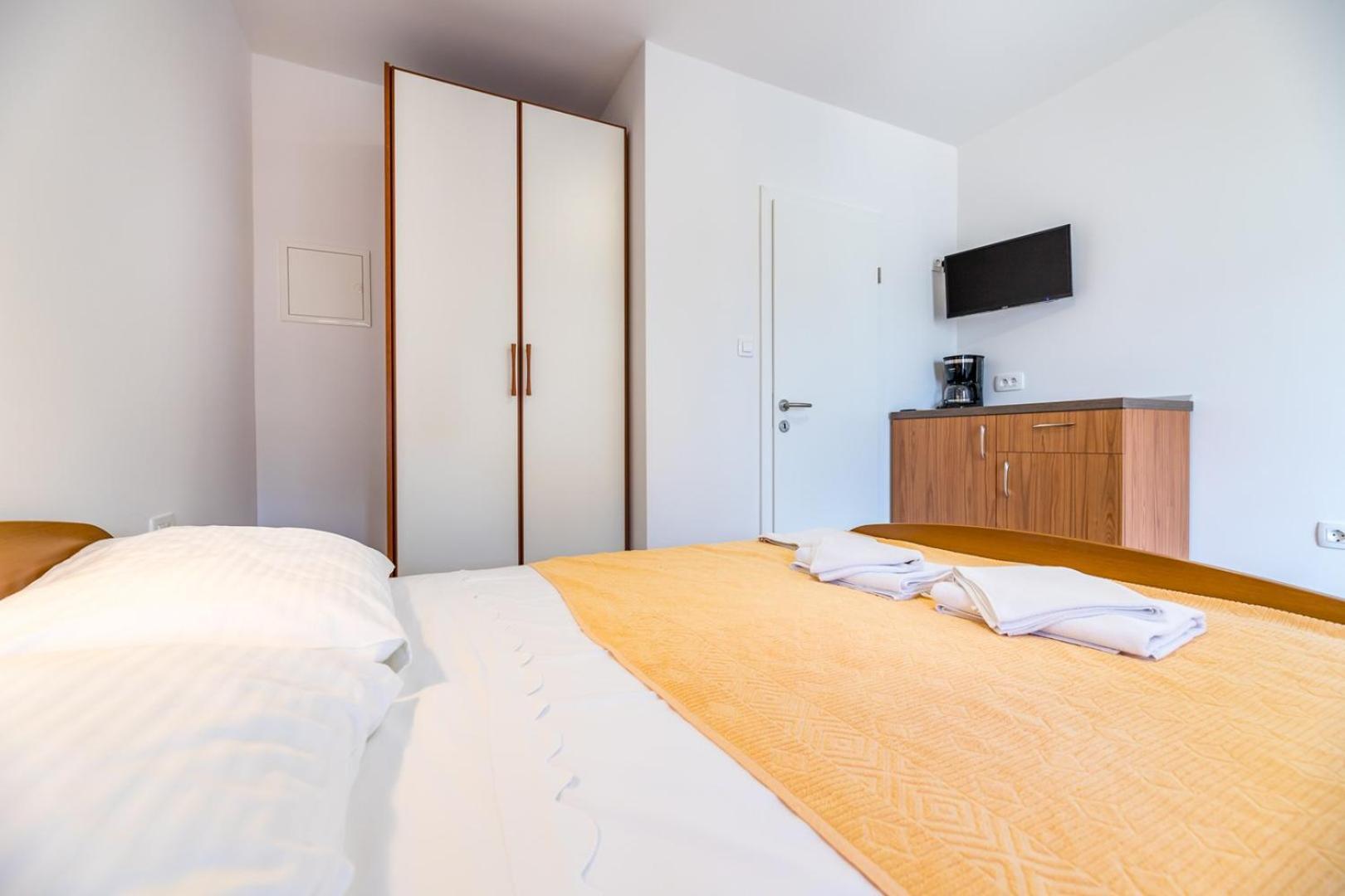 Apartments & Rooms Dekanic Baška Екстериор снимка