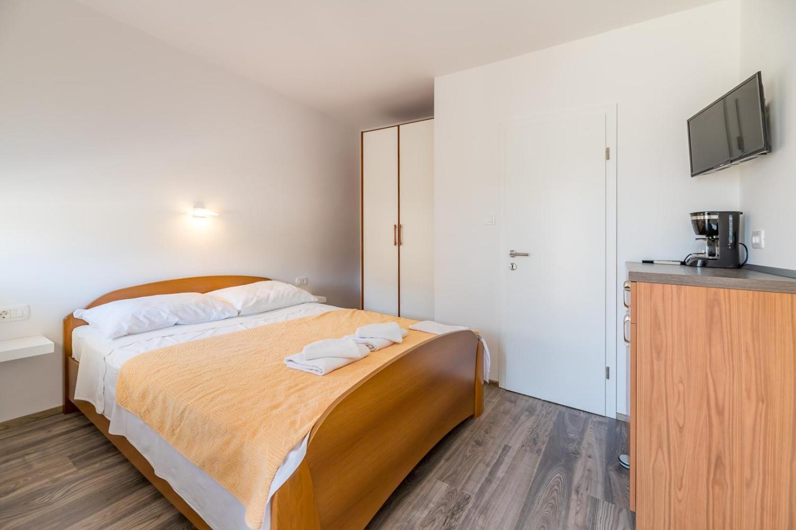 Apartments & Rooms Dekanic Baška Екстериор снимка